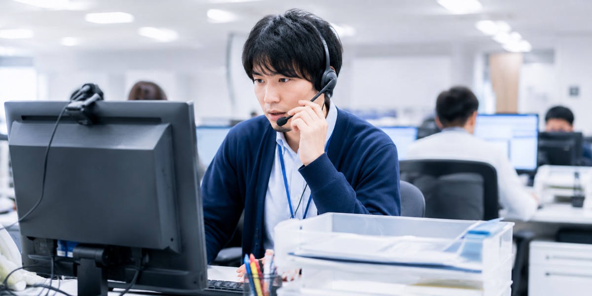 社内の問い合わせ対応に追われるIT担当者